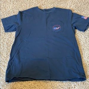 Vineyard vines tee. Size small.